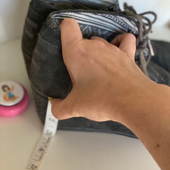 Tom’s so soft ankle Tie Booties - Picture 5 of 6